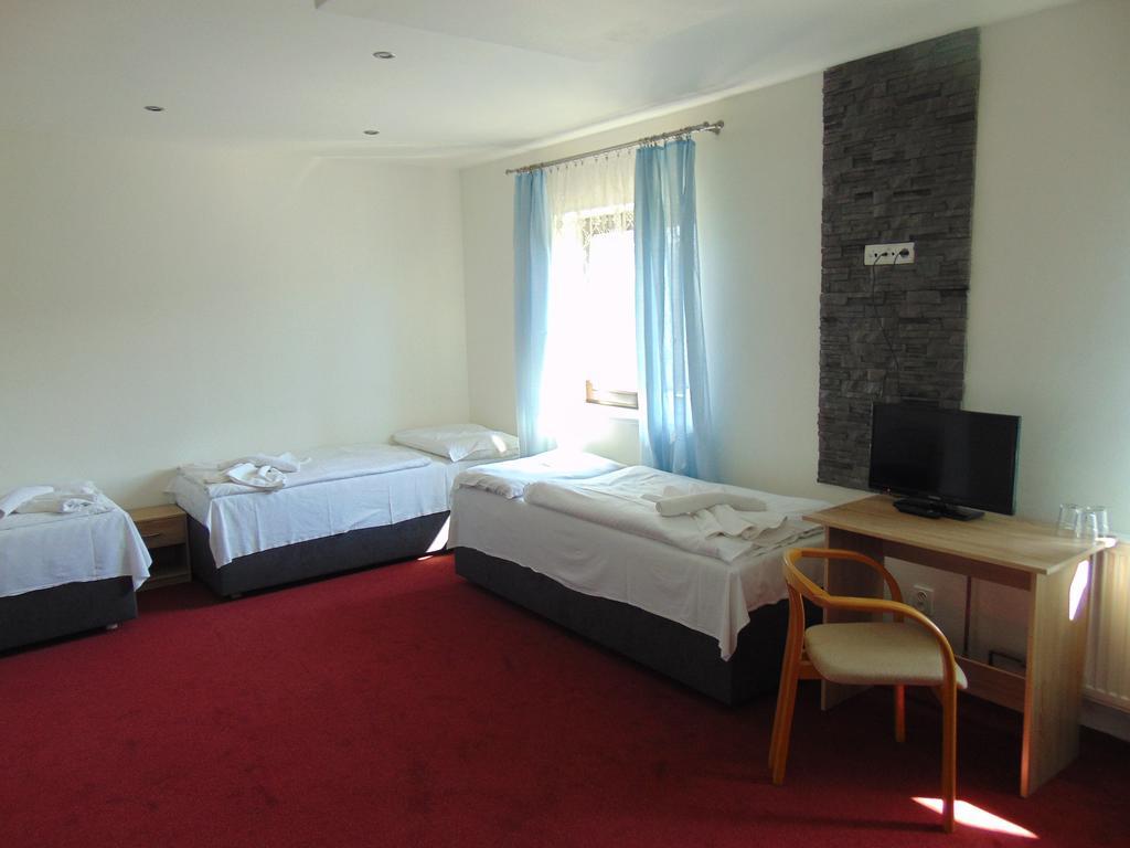 Hotel Isora Ostrava Bagian luar foto
