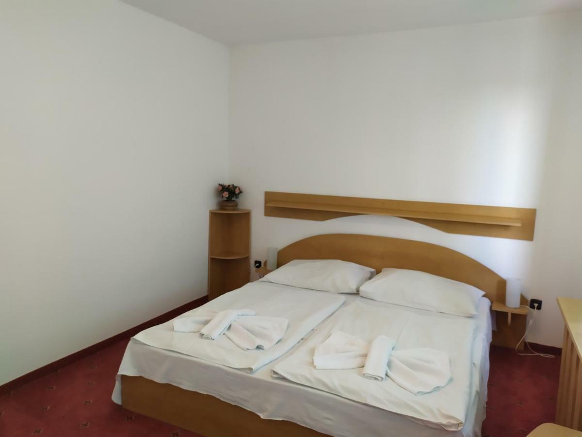 Hotel Isora Ostrava Bagian luar foto